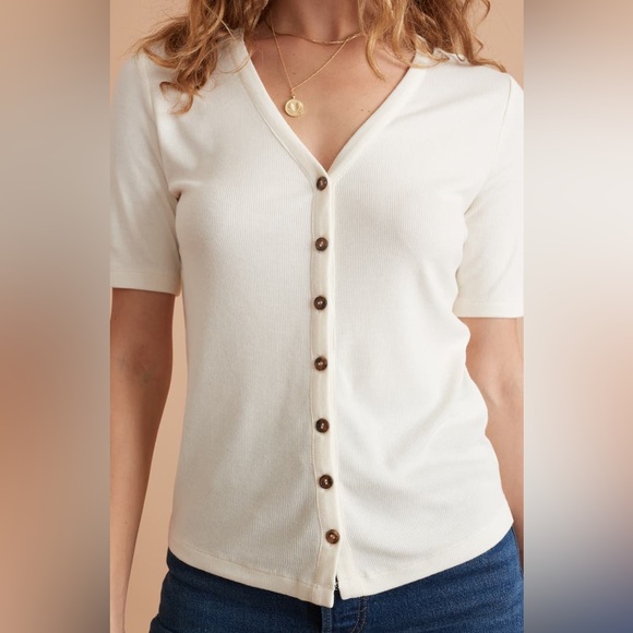 Lexi Ribbed Button Top - Picture 2 of 6